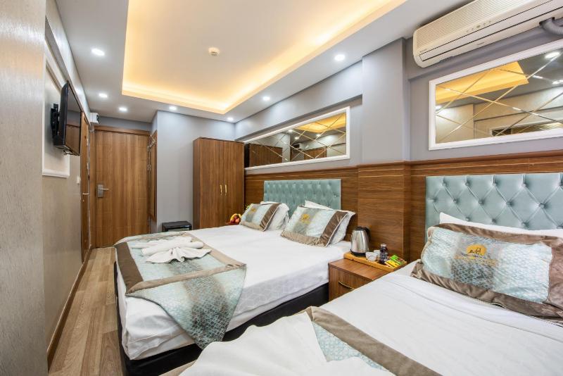 Standard Triple Room image 1