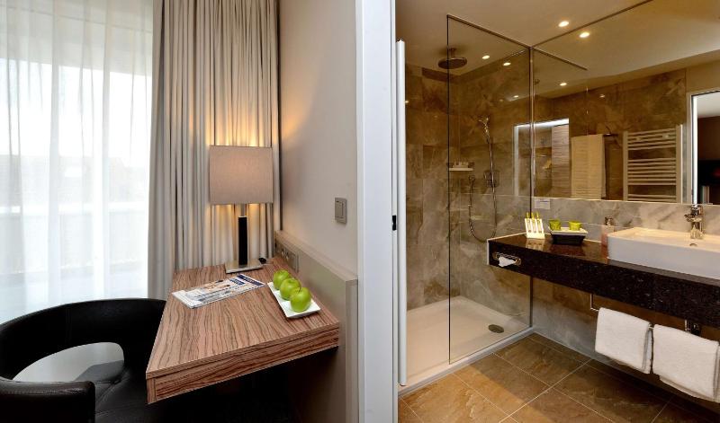 Superior Double Room image 3