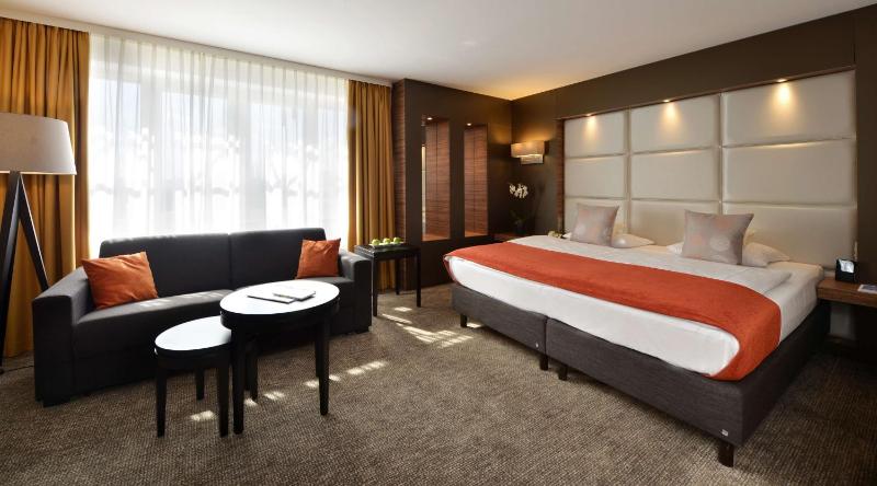 Executive Twin Room image 1