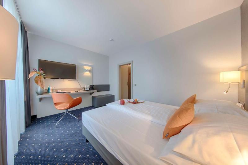 Comfort Queen Room with Queen Bed image 3