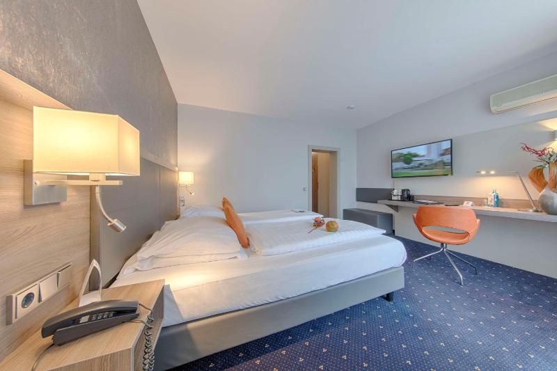 Standard Double Room with Double Bed image 4