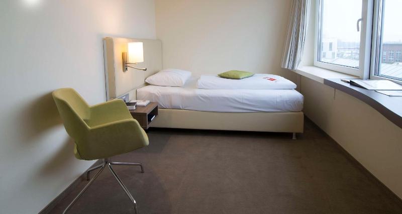 Business Single Room with Roll-In Shower and Adjustable Shower Chair - Mobility Accessible image 2