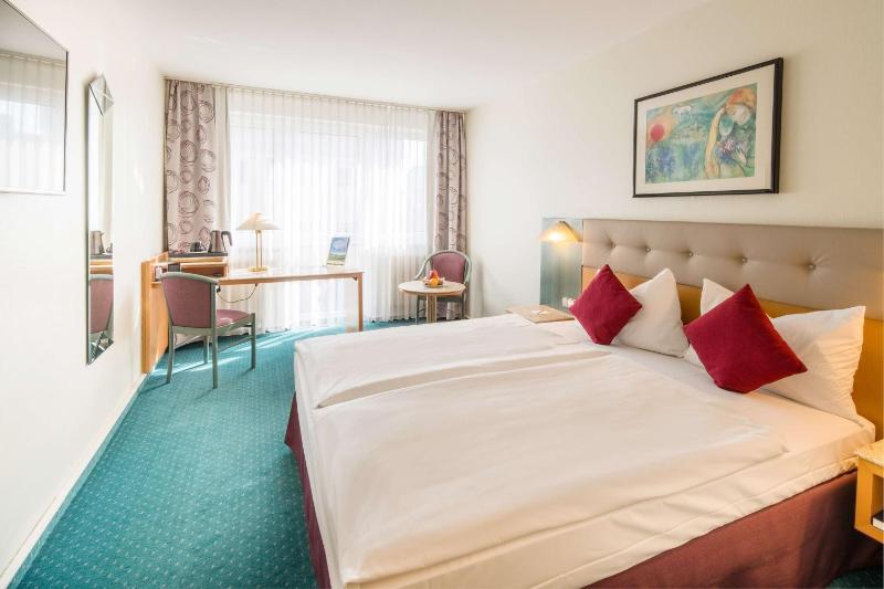 Standard Queen Room with Queen Bed image 1