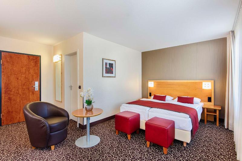 Standard Double Room image 4
