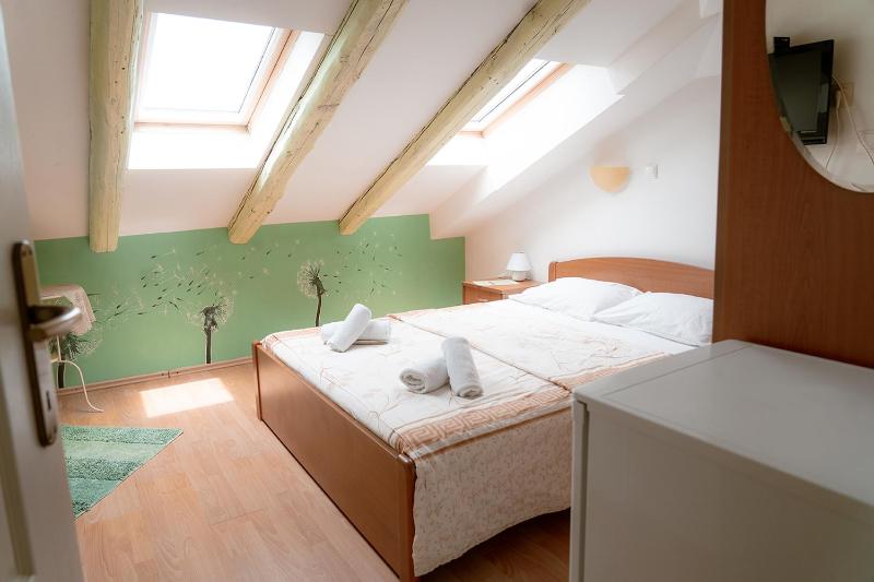 Standard Double Room - Attic image 2