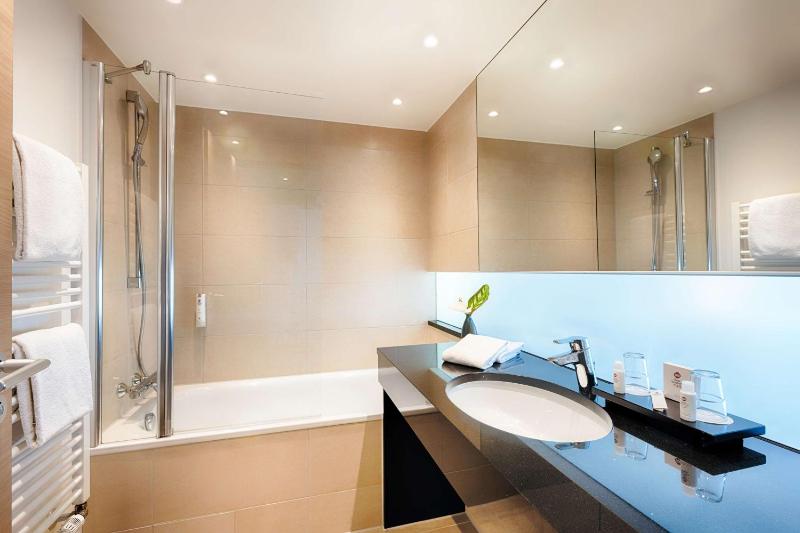 Deluxe Twin Room image 3