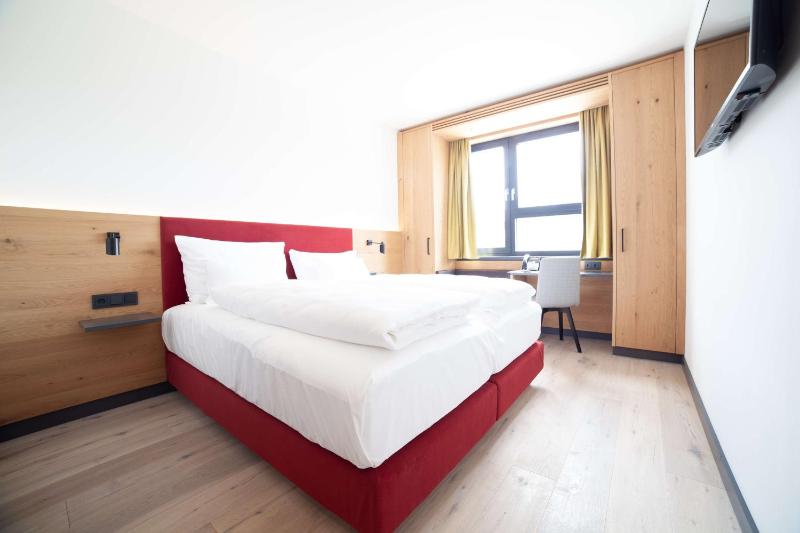 Classic Double Room - Non-Smoking image 1