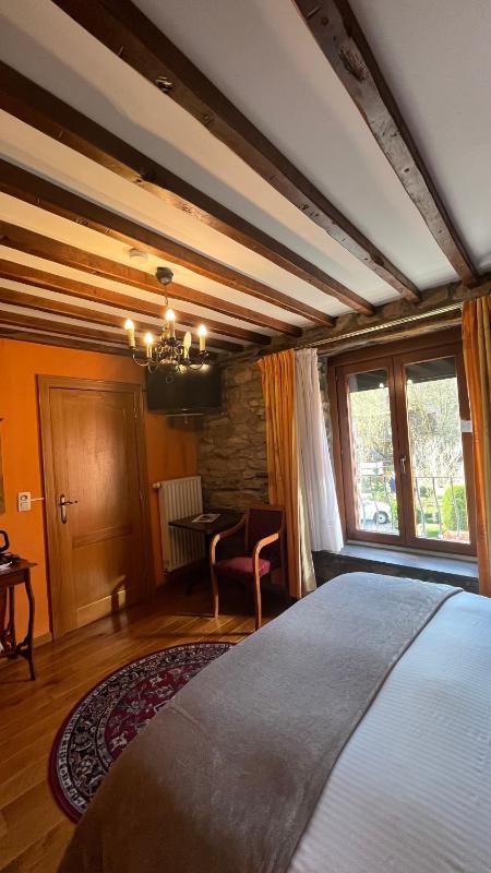 Standard Double Room image 4