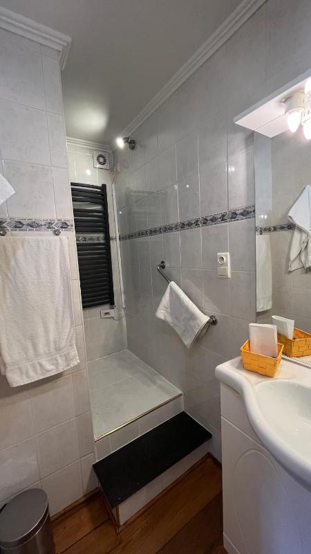 Standard Double Room image 2