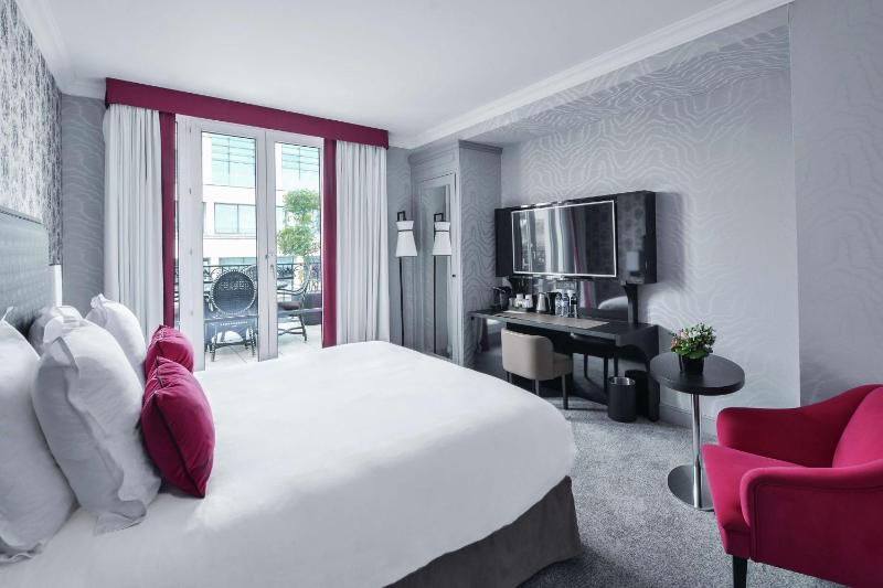 King Room with Terrace image 3