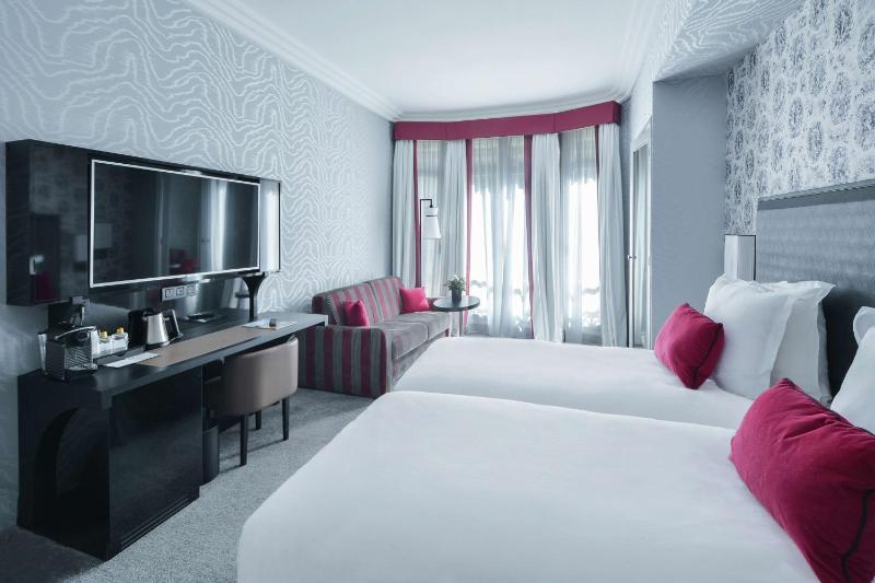 Deluxe Twin Room image 3
