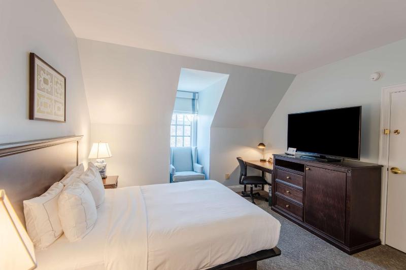 Queen Room image 1