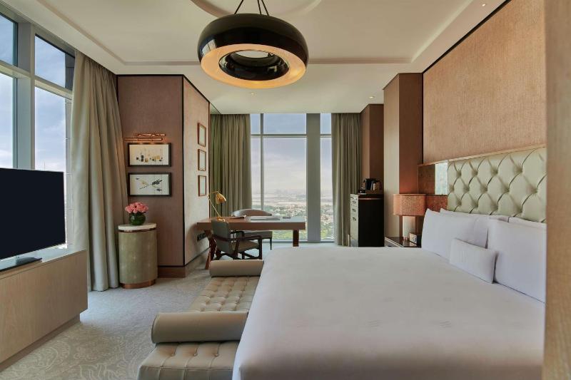 Deluxe King Room image 3