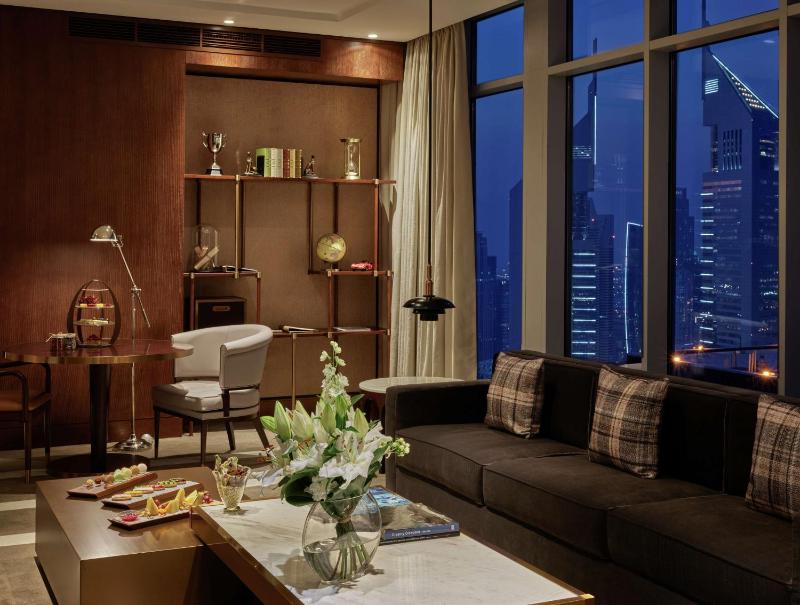 Corner King Suite with Skyline View image 1