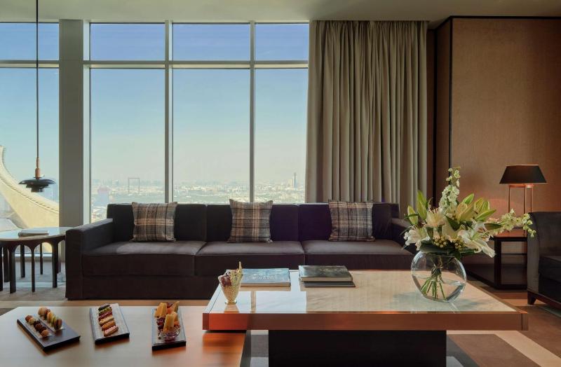 Corner King Suite with Skyline View image 3