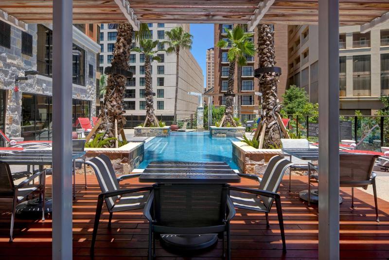 Hampton Inn & Suites San Antonio Riverwalk - image 10