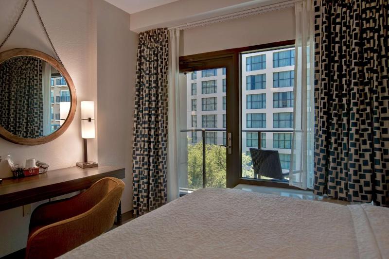 Hampton Inn & Suites San Antonio Riverwalk - image 45