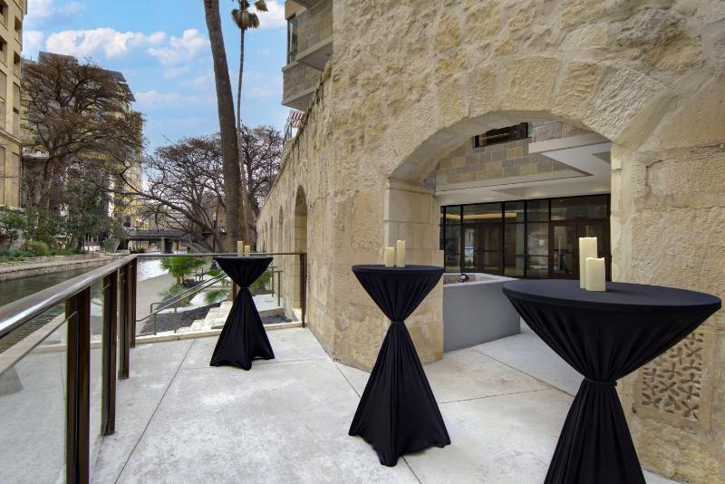 Hampton Inn & Suites San Antonio Riverwalk - image 4
