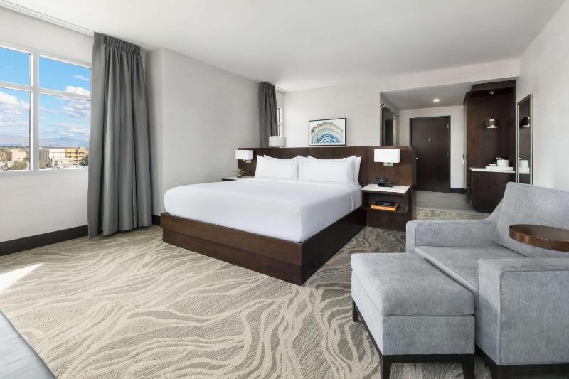 DoubleTree by Hilton Tucson Downtown Convention Center - image 9