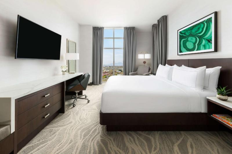 King Room image 4