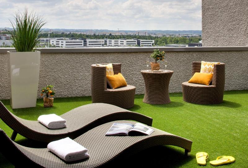 Superior King Suite with Terrace And Lake View image 4