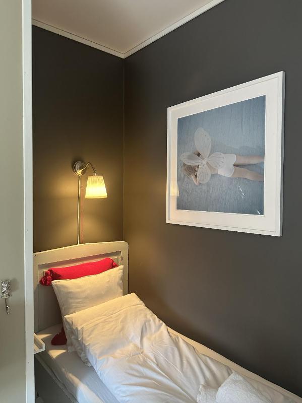 Twin Room image 4