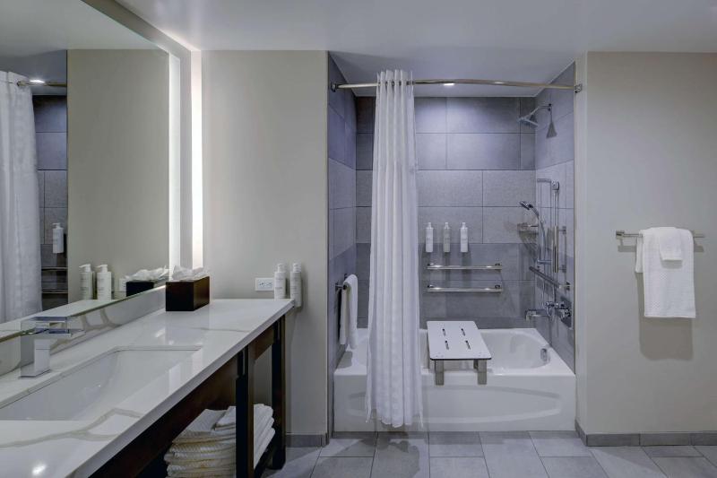 Two-Room King Suite with Bath Tub - Mobility Accessible image 3