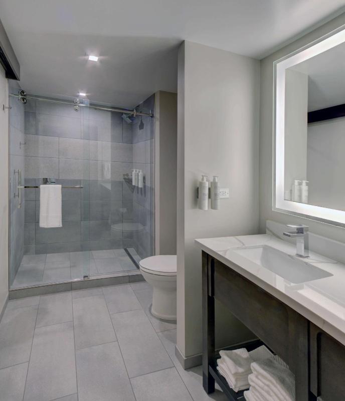 Embassy Suites By Hilton Virginia Beach Oceanfront Resort - image 34