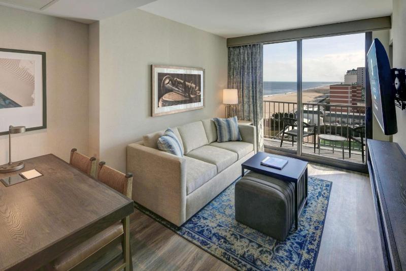 Two-Room King Suite with Bath Tub - Mobility Accessible image 4