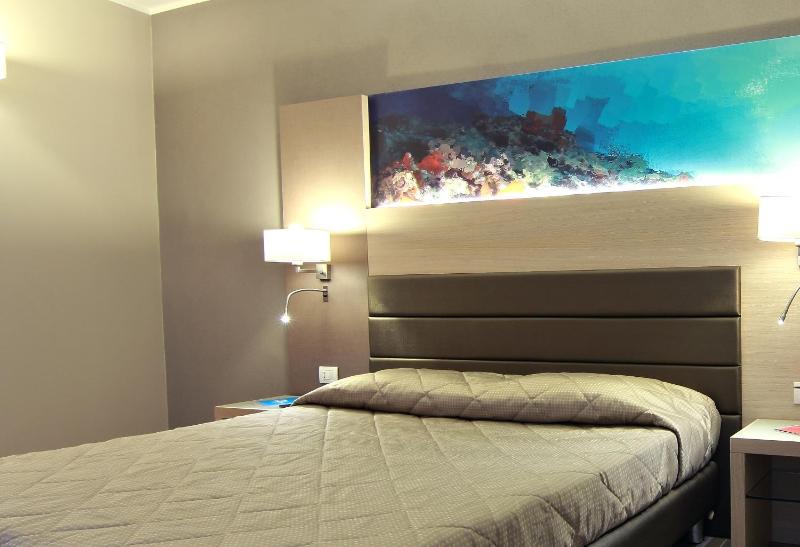 Double Room image 4