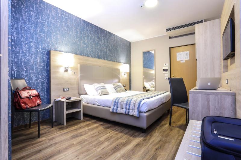 Double or Twin Room with Balcony image 4