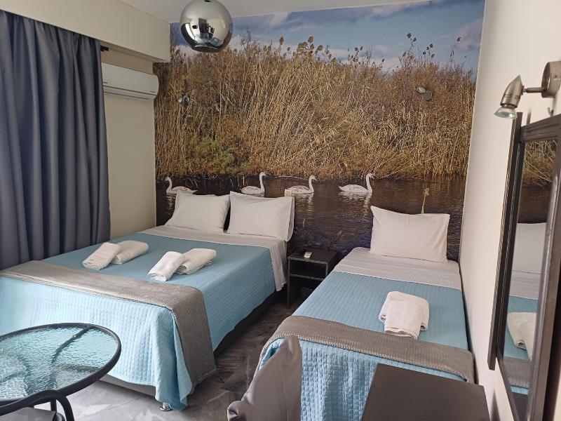 Triple Room with Garden View image 4