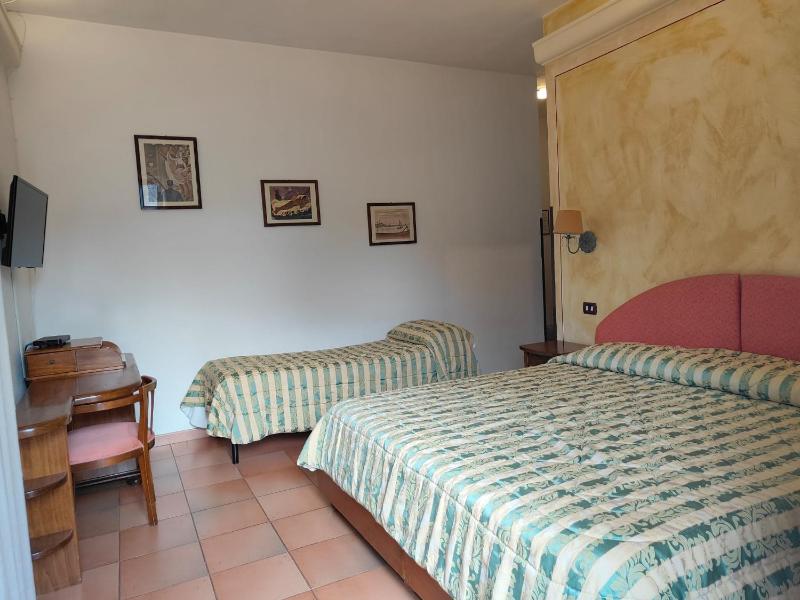 Triple Room with Balcony image 1