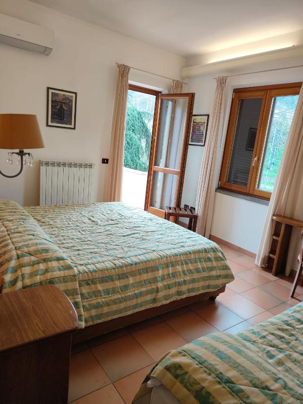 Triple Room with Balcony image 4