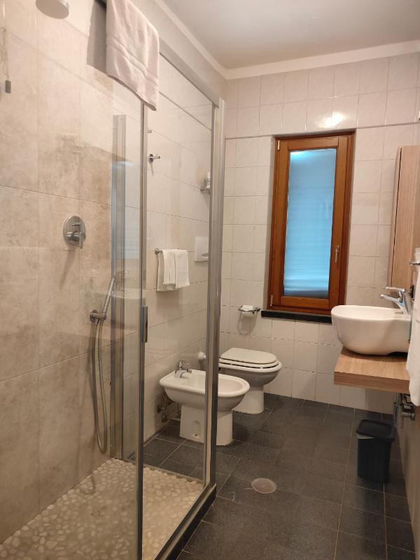 Triple Room with Balcony image 2