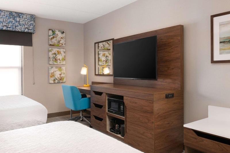 Room with Two Queen Beds - Non-Smoking image 4