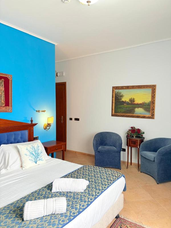 Deluxe Double Room image 4