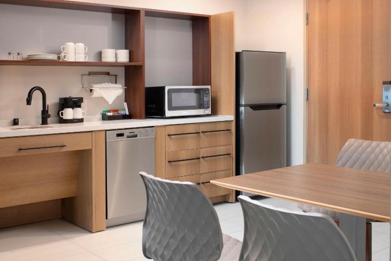 One-Bedroom King Suite image 4