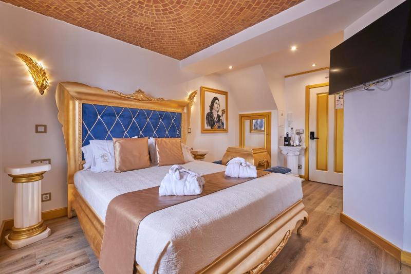 Superior Double Room image 1