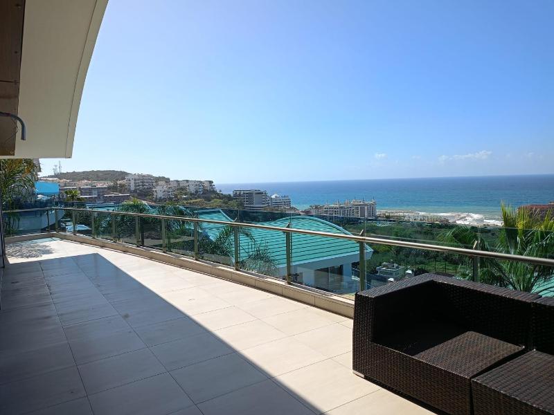 Three-Bedroom Apartment with Sea View image 2