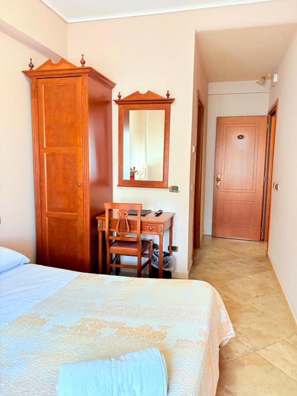 Single Room image 2