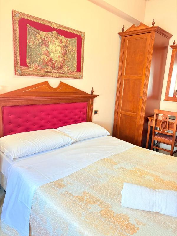 Single Room image 3