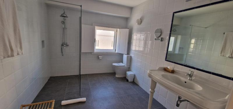 Double or Twin Room on the seafront image 1