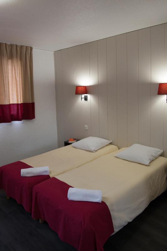 One-Bedroom Apartment image 4