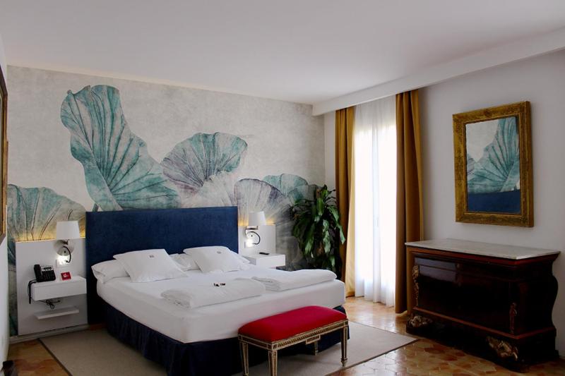Deluxe Double Room image 3