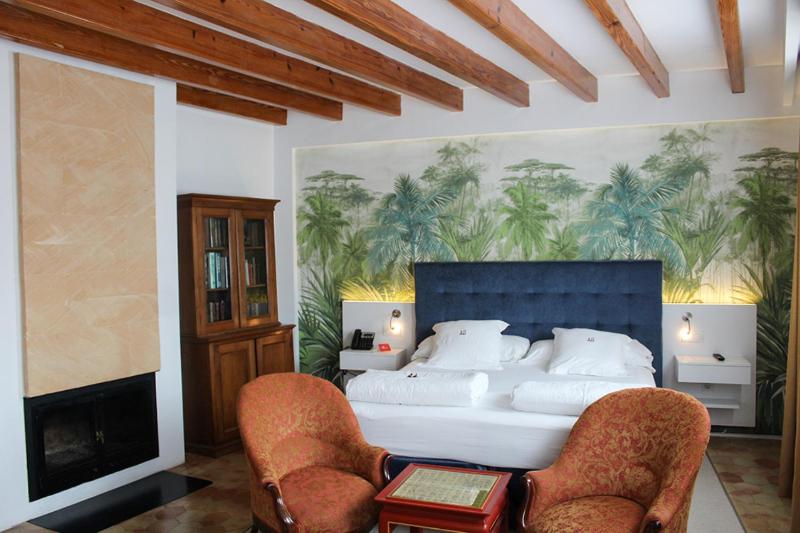 Deluxe Double Room image 1