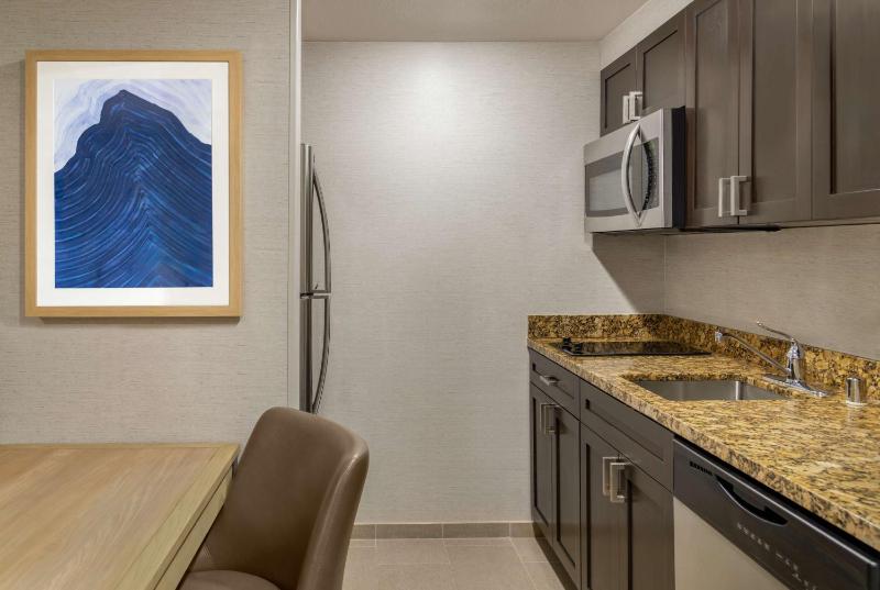 King Urban Studio Suite image 3