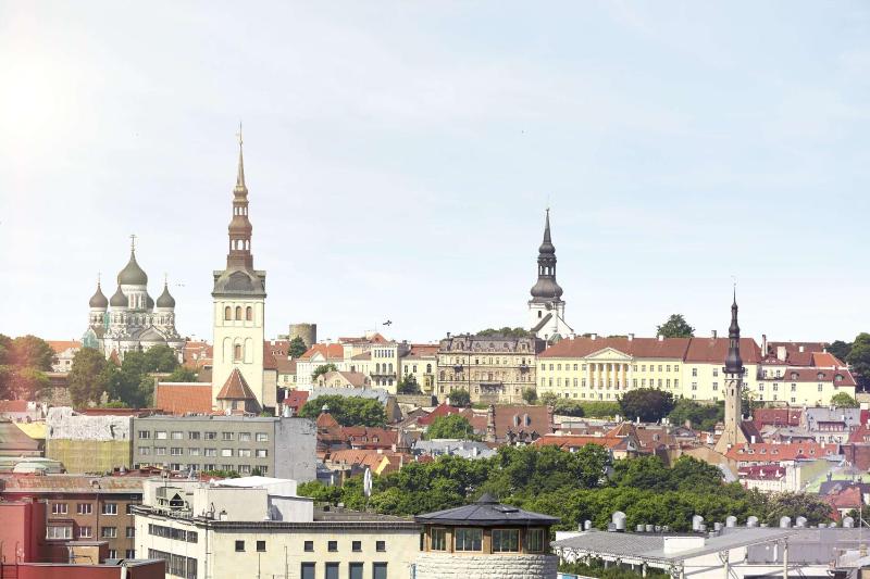 Deluxe King Room with View image 2