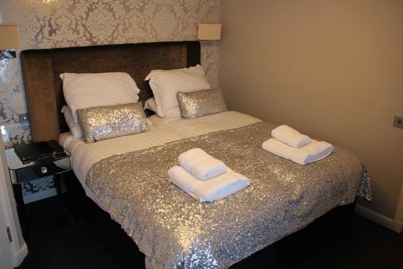 Deluxe Double or Twin Room with Sea View image 2