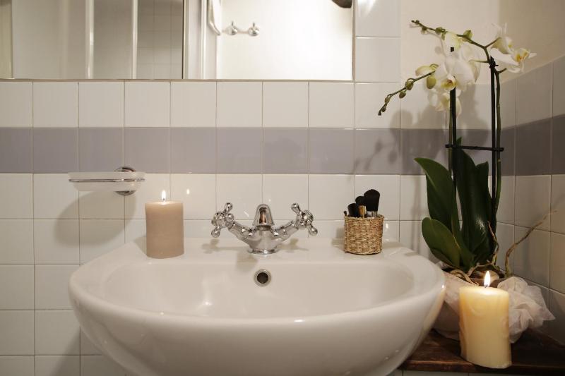 Essential two-room apartment image 3